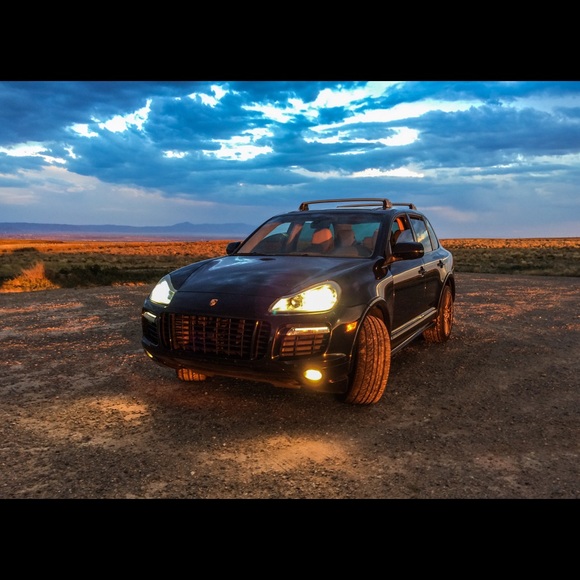 Meet your Poshers, Clinton & Sheridan - Picture 5 of 6